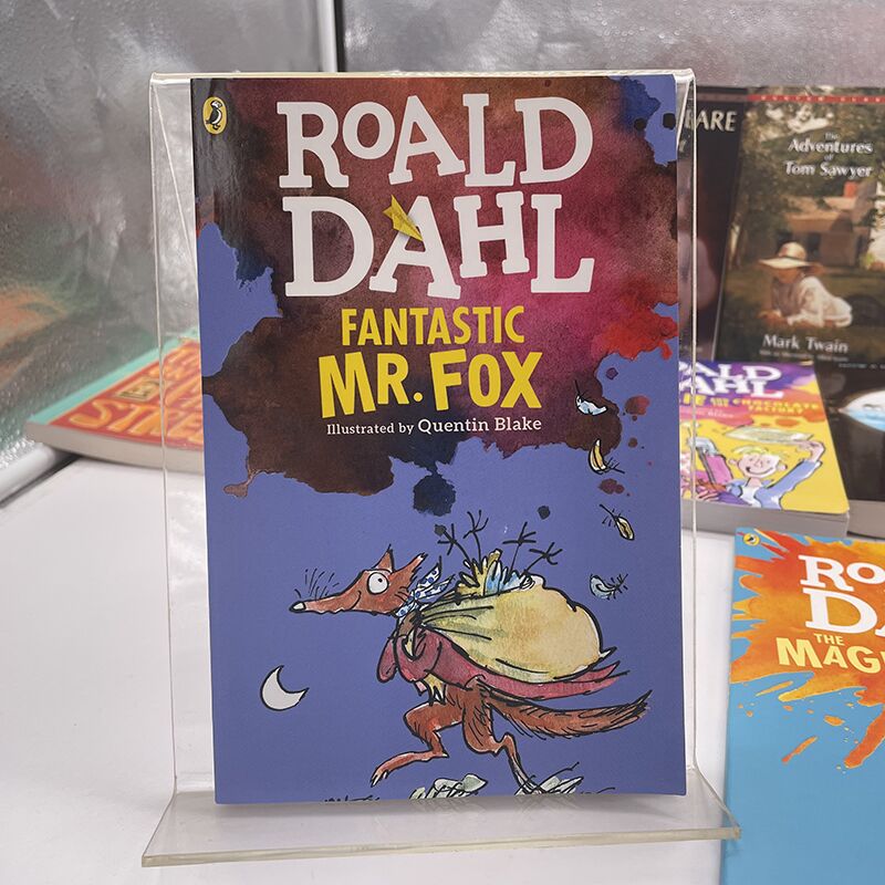 进口英文原版现货 Fantastic Mr. Fox 了不起的狐狸爸爸 作者罗尔德·达尔是爱伦·坡文学奖，白面包儿童图书奖，英国儿童图书奖，世界奇幻文学大会奖得主