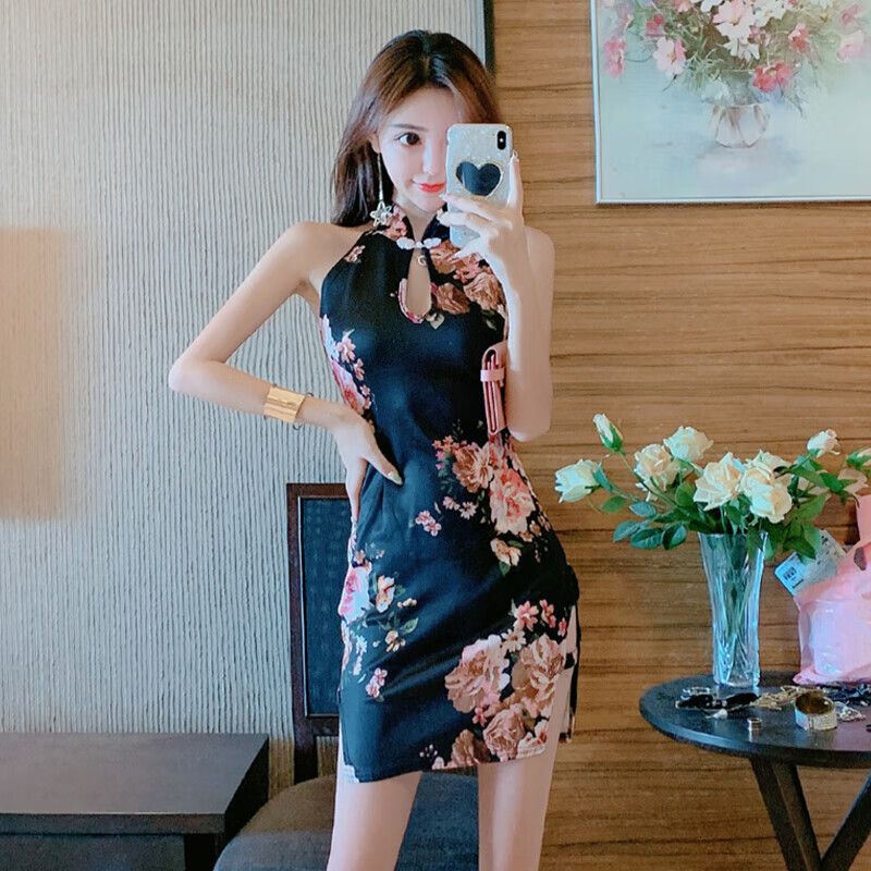 乔箐女人味十足的衣服无袖挂脖旗袍短款复古立领盘扣性感镂空印花