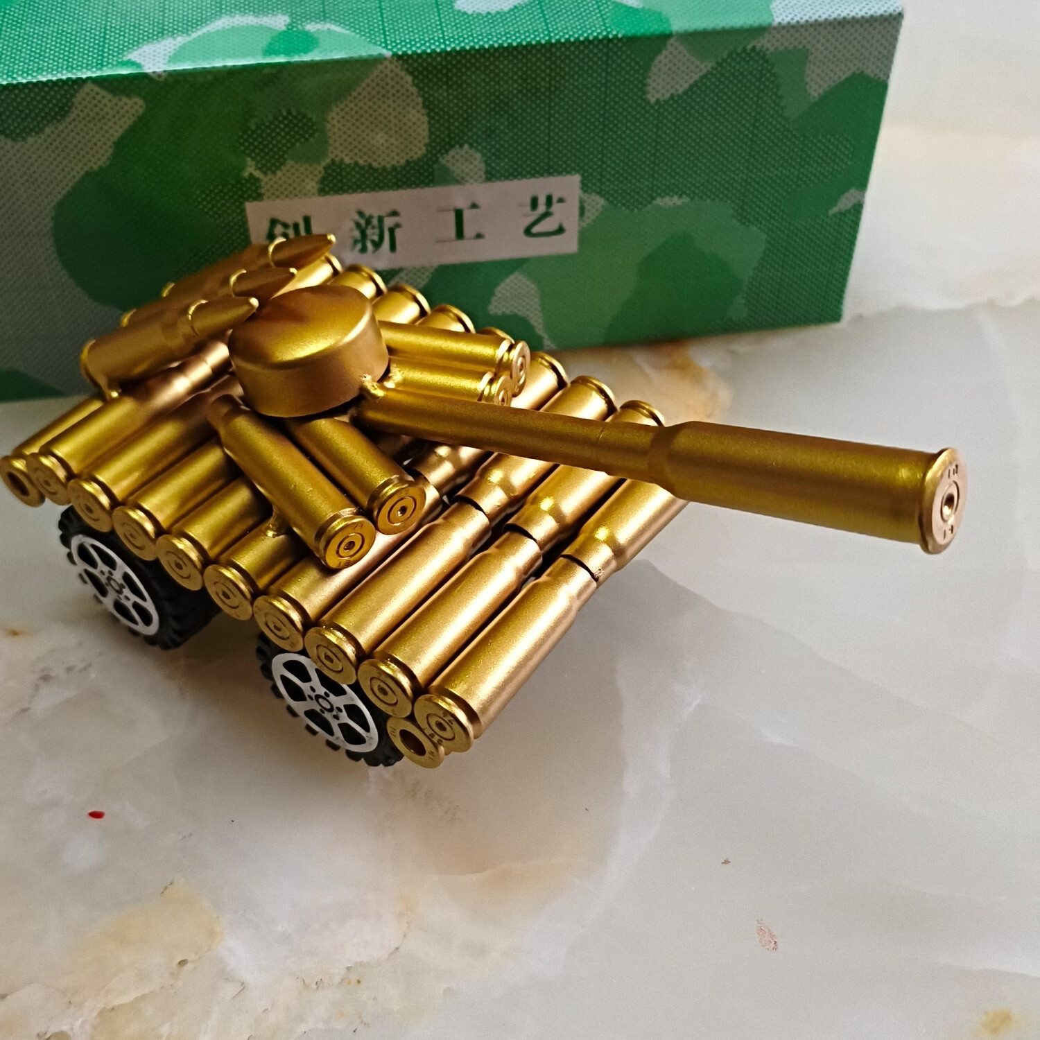 合肥军戎弹壳四轮坦克飞机模型工艺品办公室装饰旅游纪念礼品摆件 黄金色 16.2*8*8