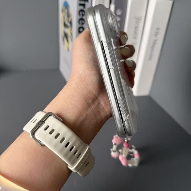 适用小米18Fold手机壳贝壳纹粉蝴蝶手链iPhone18Ultra高感男女时尚全包防摔折叠女款保护套 【贝壳纹粉蝴蝶手链】+手提链 苹果18Fold/Ultra
