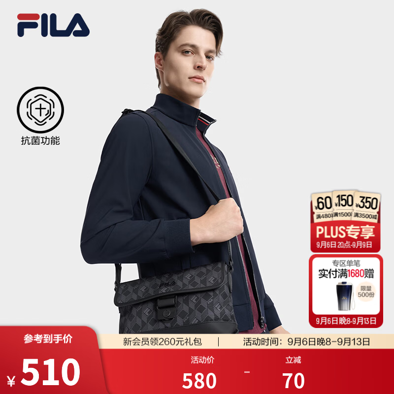 FILA 斐乐官方男包新款挎包翻盖单肩包休闲百搭斜挎包通勤随身包 满印一-ZA