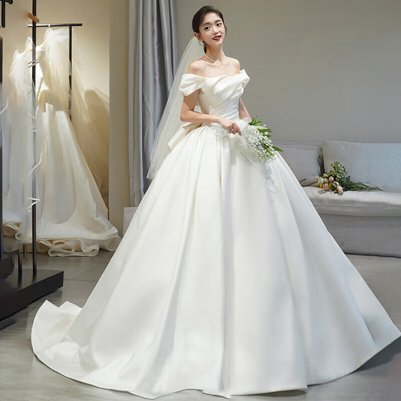 诗若朗华婚纱礼服法式一字肩缎面主婚纱2023新款新娘礼服气质名媛小个子简 白色拖尾款+song三件套 S属于什么档次？