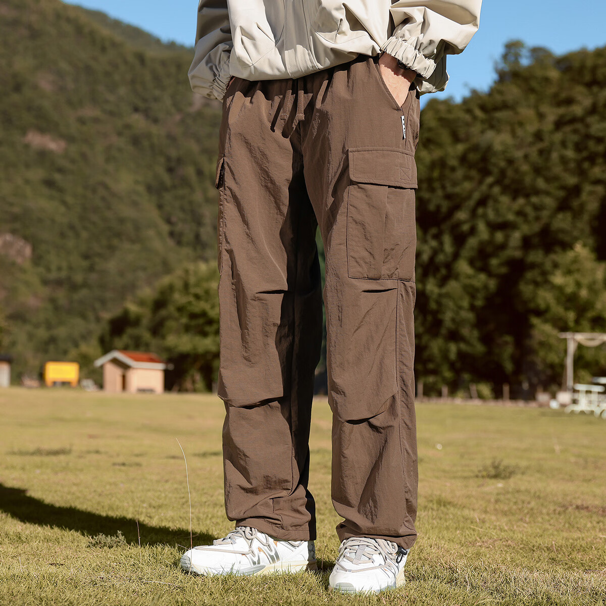 布衣传说户外徒步大口袋伞兵裤宽松工装运动男式休闲裤 咖色 32