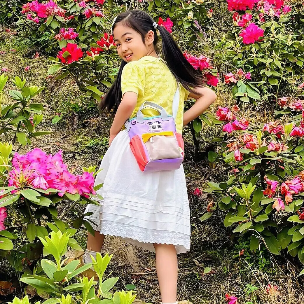 UPIXEL像素风斜挎女包亲子外出轻便小包遛娃DIY拼图儿童包闺蜜防水包 小号- 黑克莱因蓝【独角兽图案】