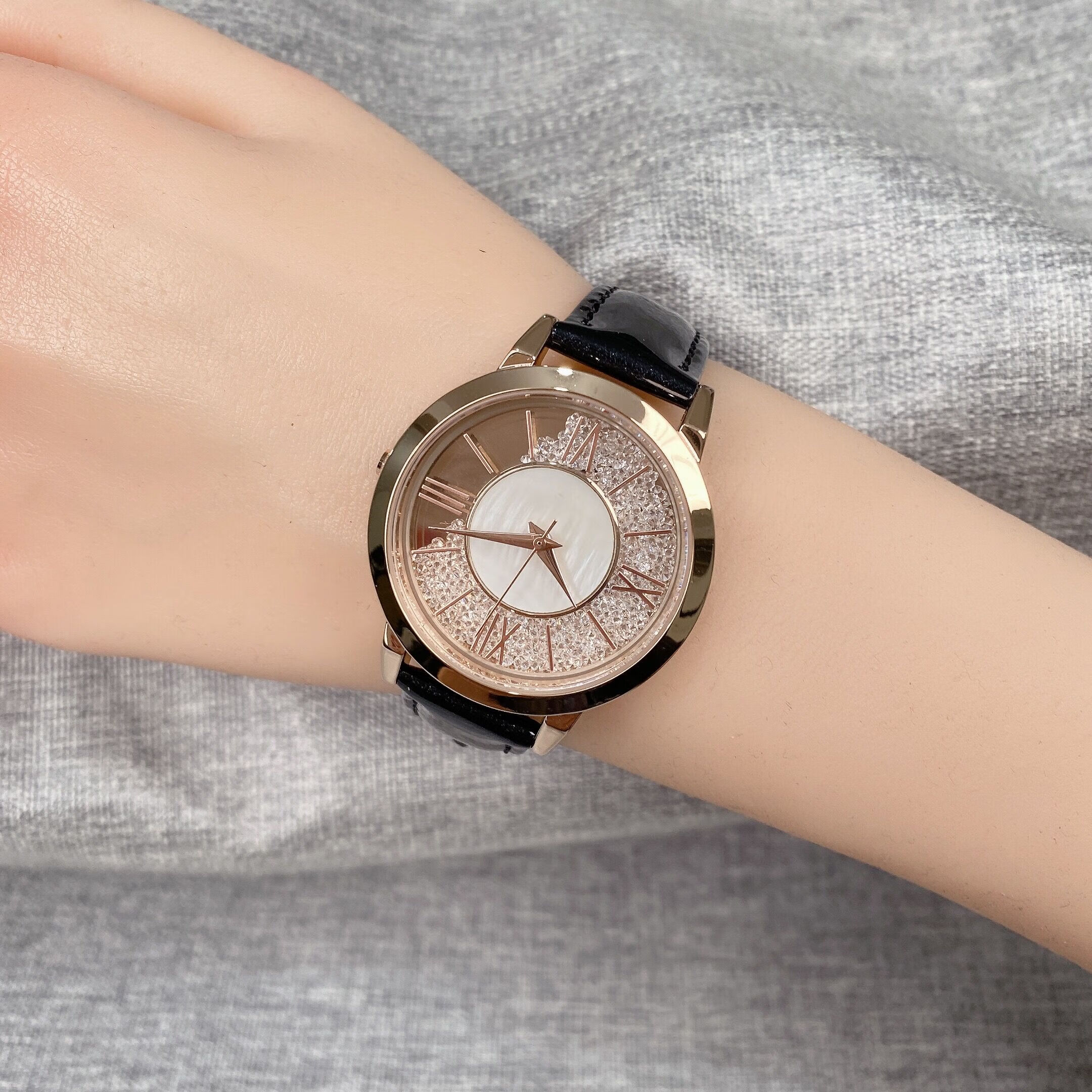 tt新款520流沙女士满天星轻奢气质手表水钻时尚潮流防水时尚小众 黑色