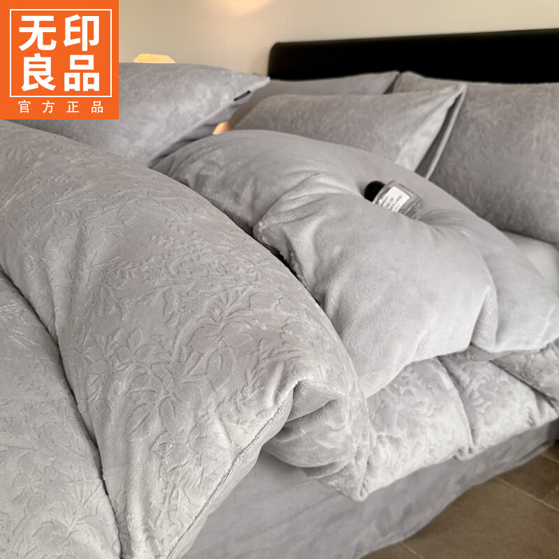 无印良品牛奶绒四件套冬季加厚珊瑚绒防静电2026新款双面绒床单被套四件套 暗香-浅灰 【立体雕花牛奶绒 加厚保暖】 1.8m 床单款 四件套-被套200*230cm