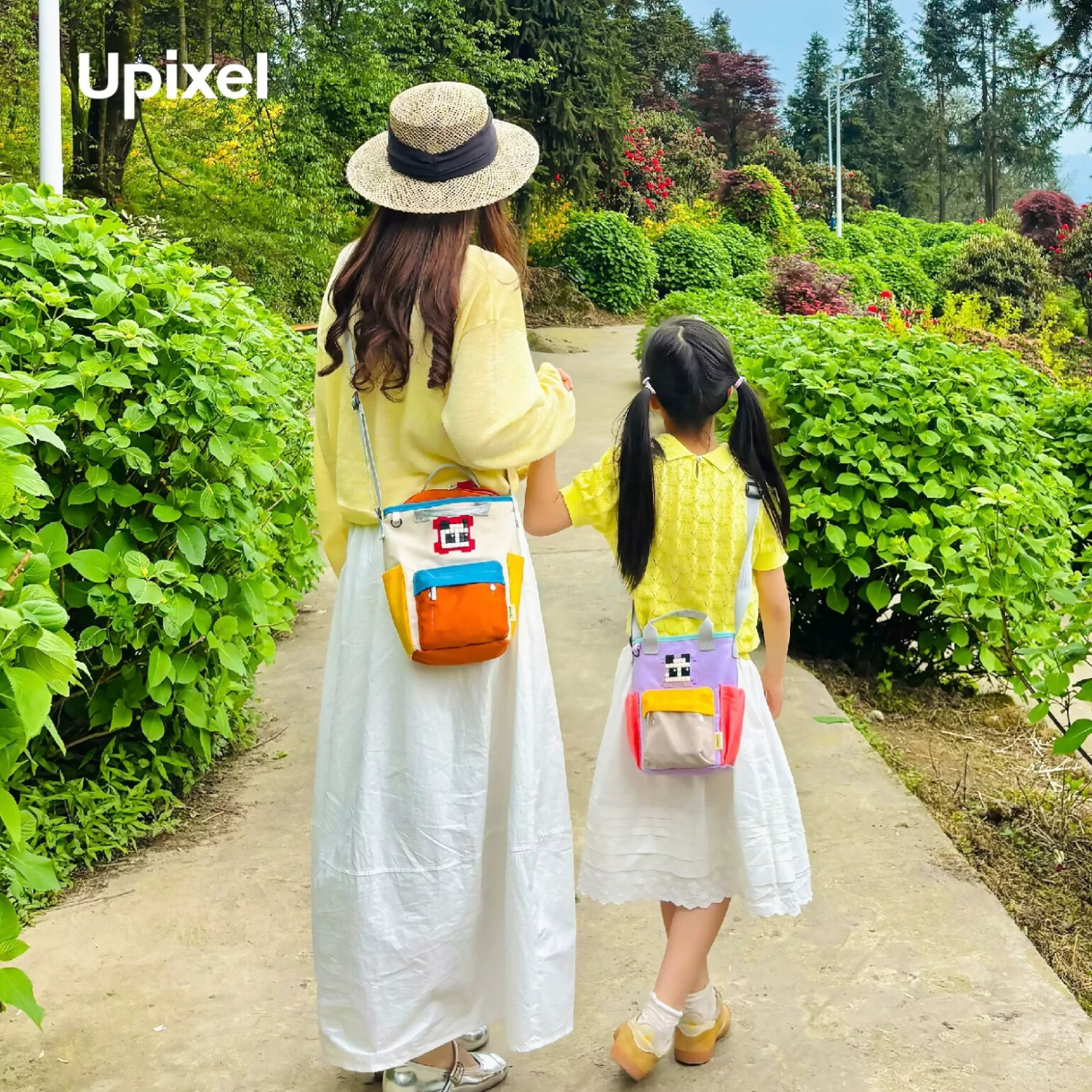 UPIXEL外出轻便斜挎包像素风拼图亲子包儿童出游水杯包妈咪防水包礼物女 DIY熊猫图-卡其红【大号】