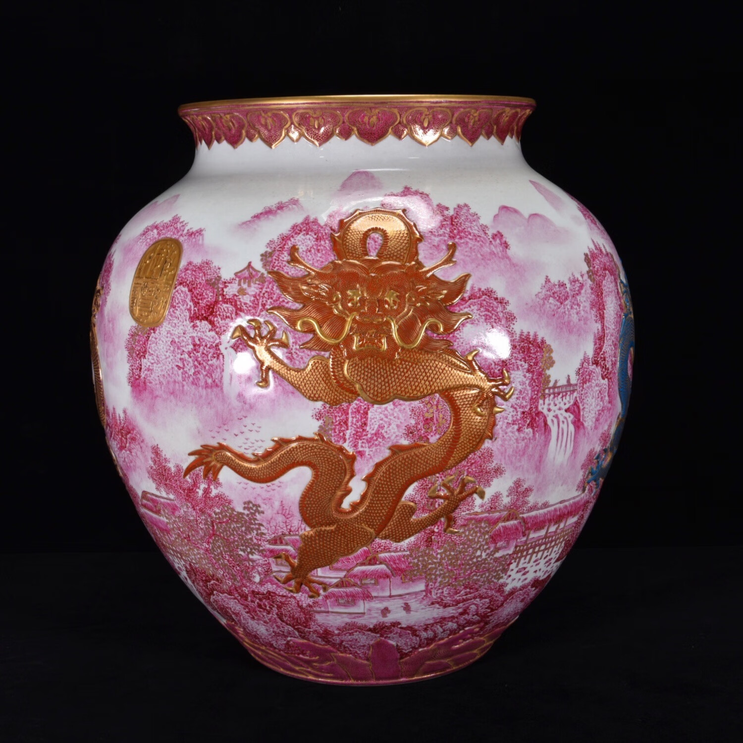 清乾隆年胭脂红雕刻五龙纹鎏金罐古董老瓷器收藏艺术品38*37厘米