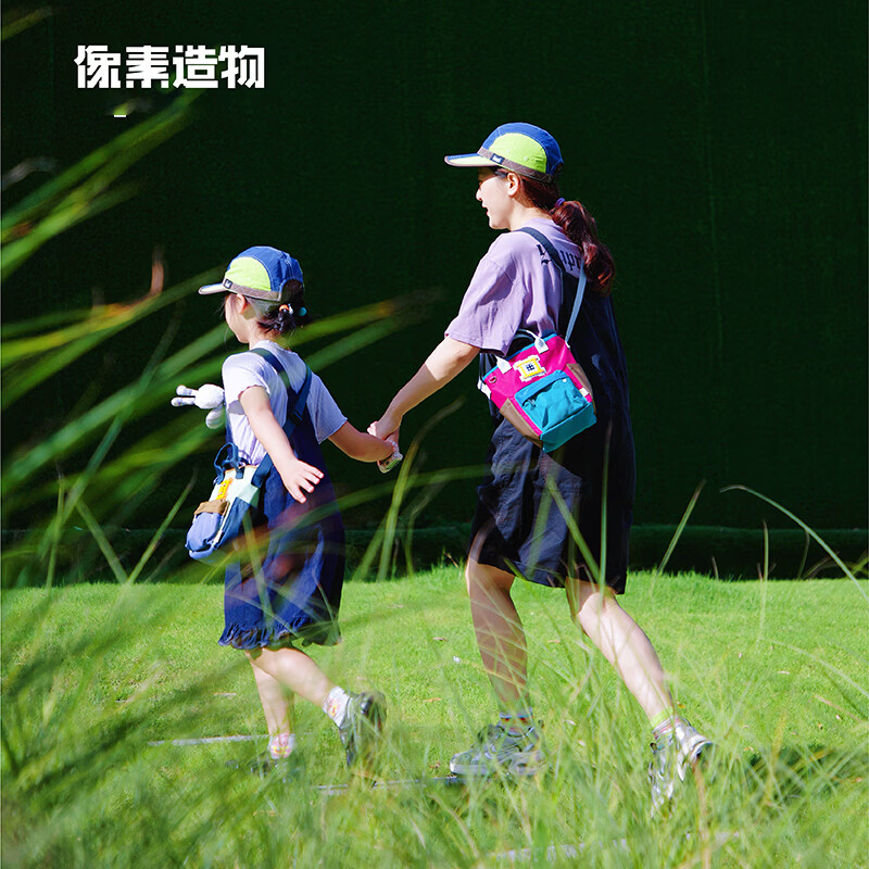 UPIXEL像素风斜挎女包亲子外出轻便小包遛娃DIY拼图儿童包闺蜜防水包 小号- 黑克莱因蓝【独角兽图案】