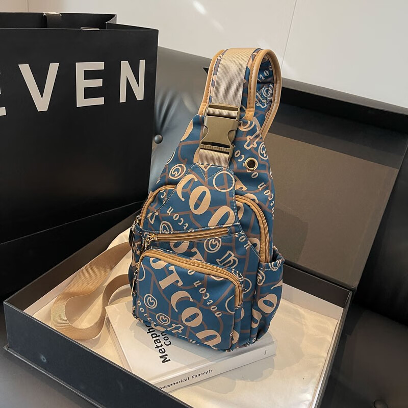 歌卡姿（GEKAZI）胸包女新年七夕潮斜挎包百搭包包女士休闲运动包女神节超火单肩包 蓝色