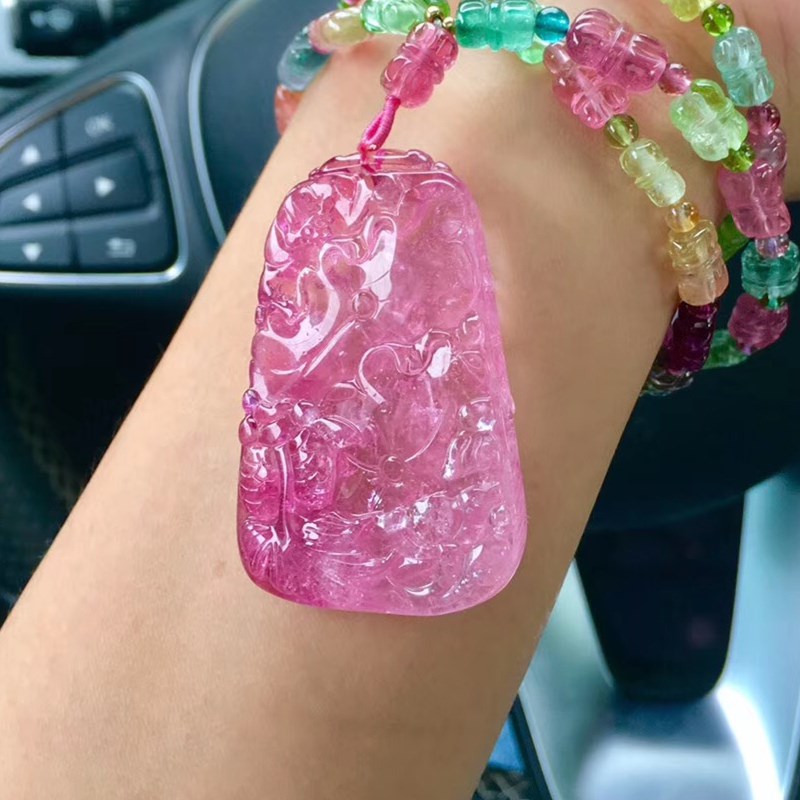 2026年碧玺吊坠哪个好？这5款颜值与能量兼具，带你轻松挑选心仪的护身宝石，快来看看吧-图片1