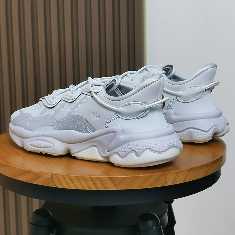 阿迪达斯 (adidas)三叶草跑步鞋女鞋春季新款ozweego运动鞋防滑耐磨
