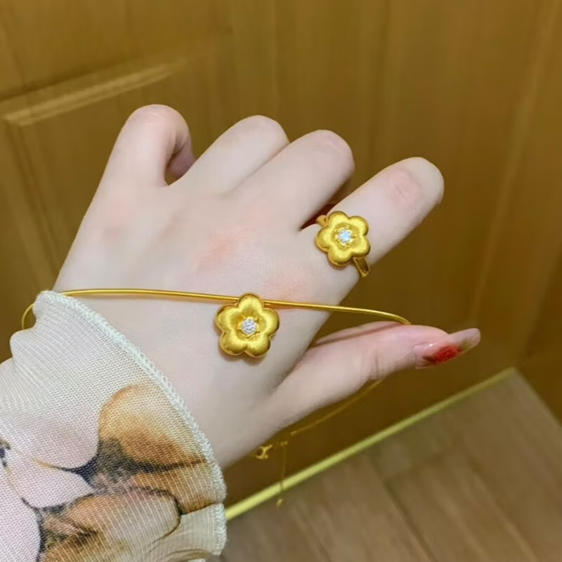 意大利小金花固口戒子点钻拉丝镶嵌金花送礼 黄金小金花戒指10#约2克