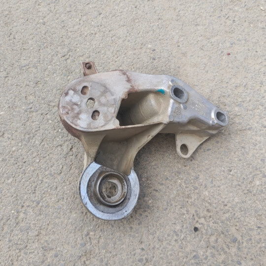 曼影(manying)奥迪a6l平衡杆支架 奥迪c6平衡杆支架 发动机铝支架 2.