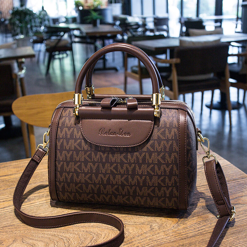 ck轻奢品牌真皮女包包新款女士时尚大容量波士顿枕头包单肩斜挎包