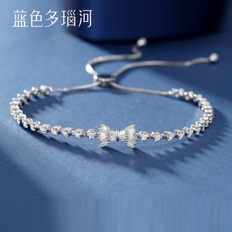 蓝色多瑙河 异彩系列18k金群镶85分蝴蝶结钻石手链 甜美蝴蝶结 群镶85