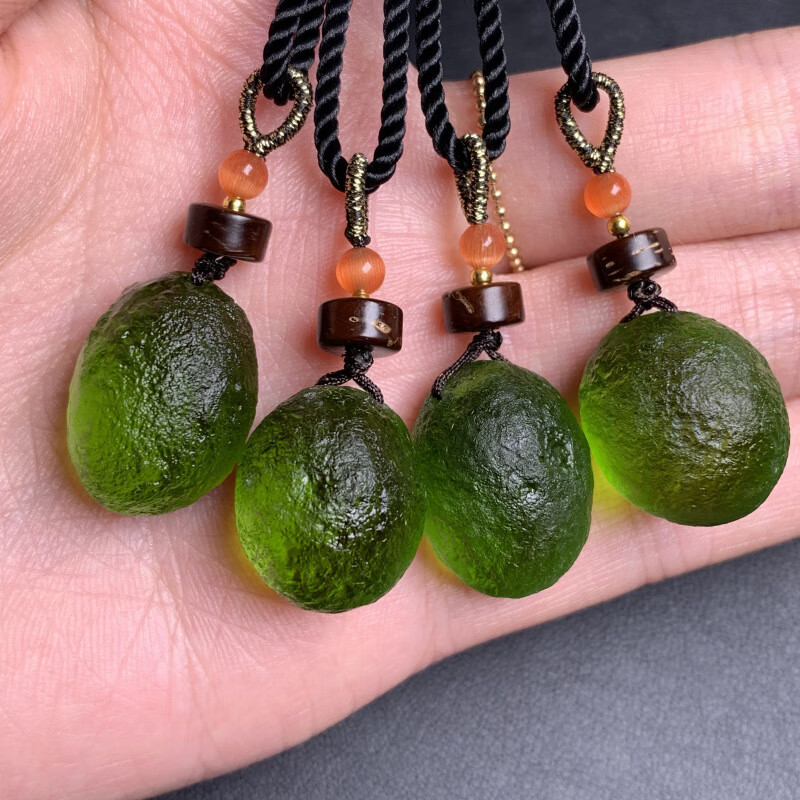 芳北怡捷克陨石沙漠玻璃陨石项链吊坠 疗愈灵性手链手串挂坠 随机发货