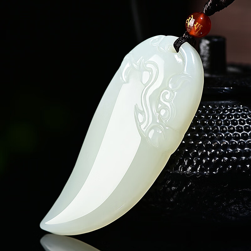 靳钰晨    和田玉吊坠男女款龙牙狼牙玉坠生肖龙白玉款玉石玉坠 白玉