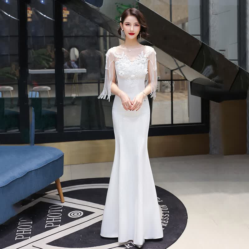 晚礼服女2022新款高端气质显瘦气场女王 主持人白色肩苏高端晚礼服裙女名媛宴会气质模特走秀长款优雅鱼 白色长款 XL(两尺二腰围73厘米 建议体重113-120斤属于什么档次？