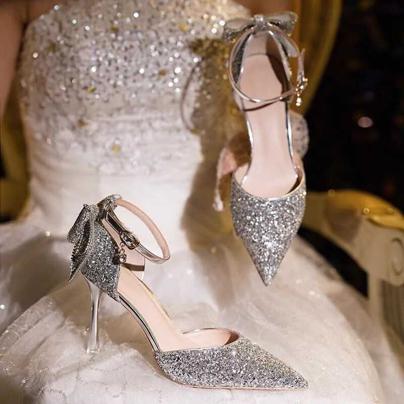 成人高跟小码大码女鞋尖头细跟银色时尚一字带凉鞋水晶公主 银色9公分