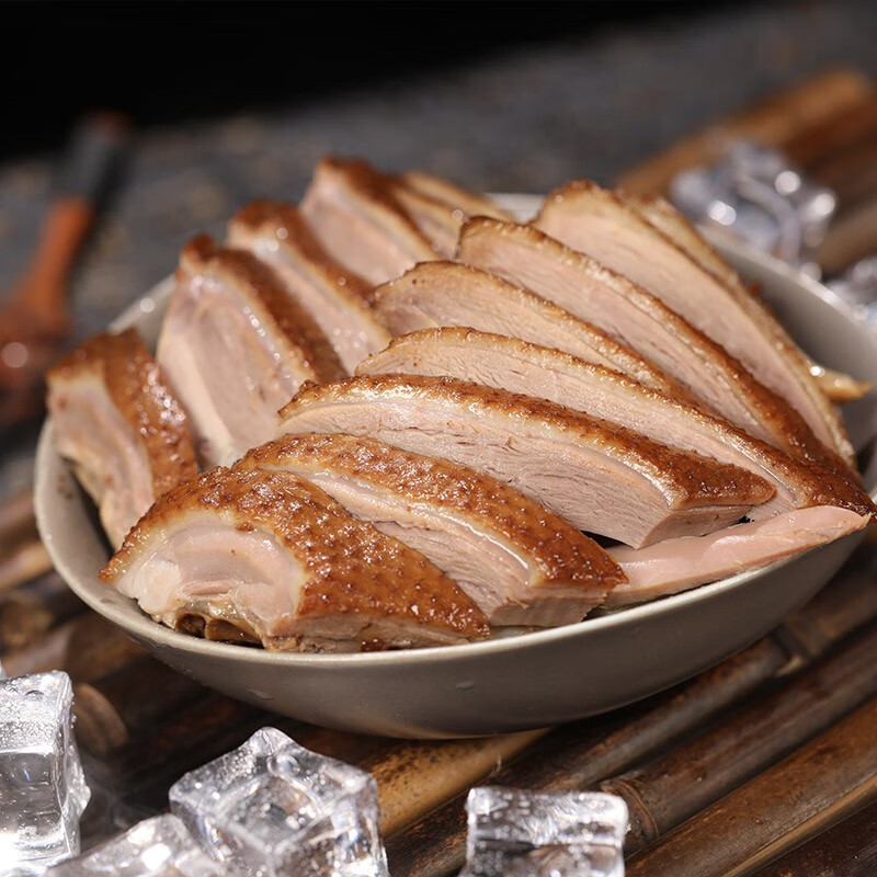 桂花鸭咸香卤味酱鸭