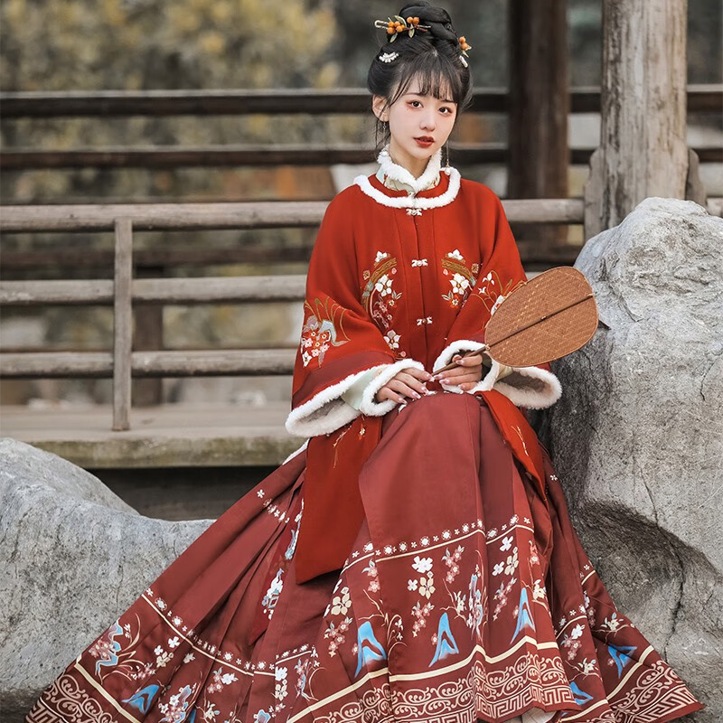 汉虞葵新款明制汉服女冬季原创国风过年对襟衫外套汉元素改良古装马面裙 霓裳红色三件套 M使用感如何?