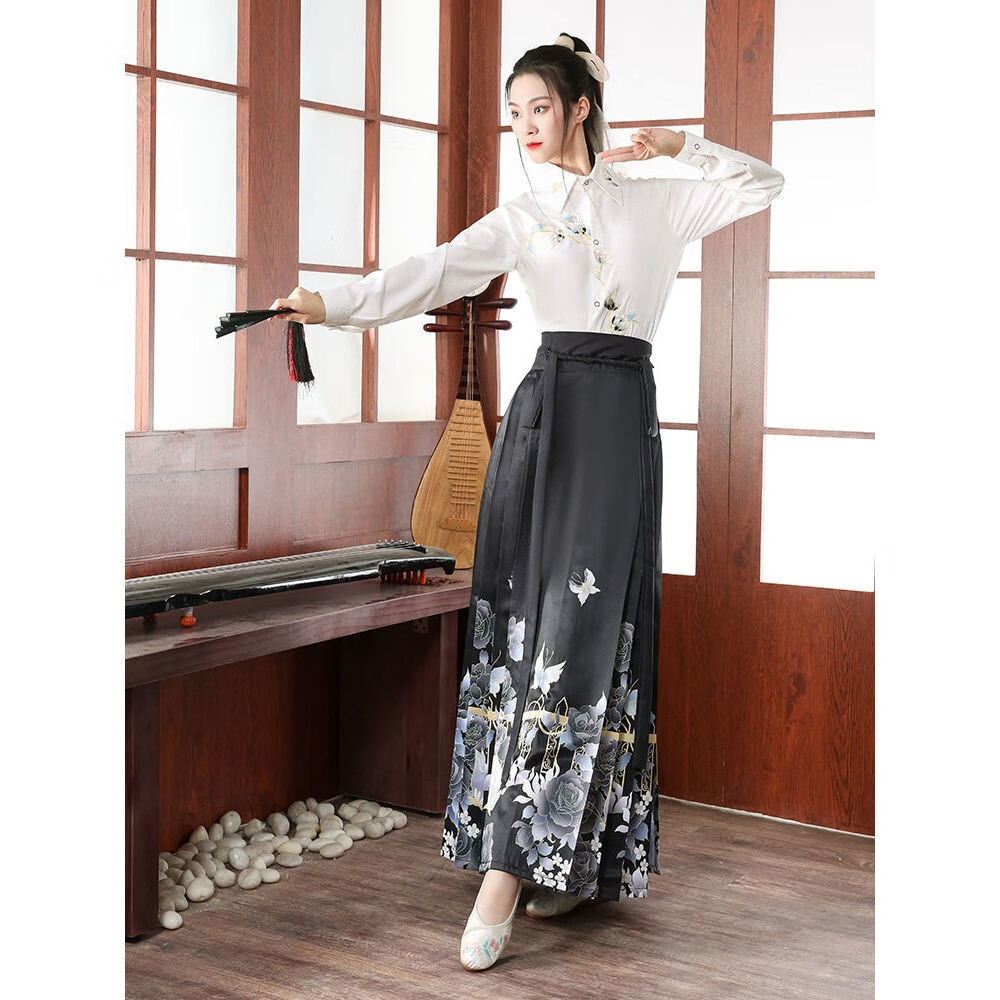 荣阔马面裙半身改良汉服女中国风日常中长款春秋古装套装 刺绣上衣