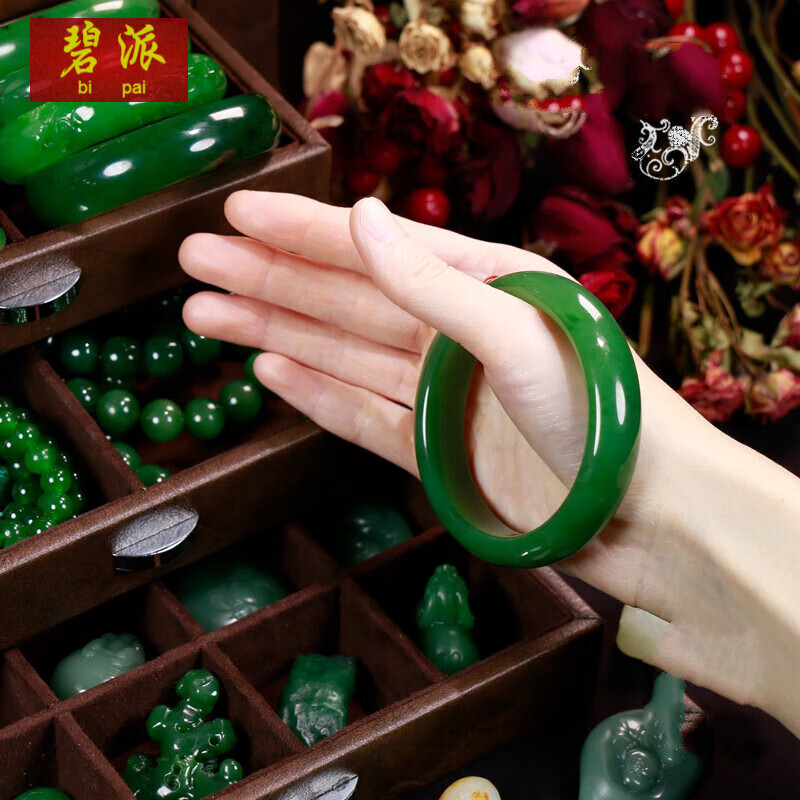 碧派俄罗斯碧玉七号老坑玉石雕花阳绿菠菜绿玉手镯女 和田玉俄罗斯