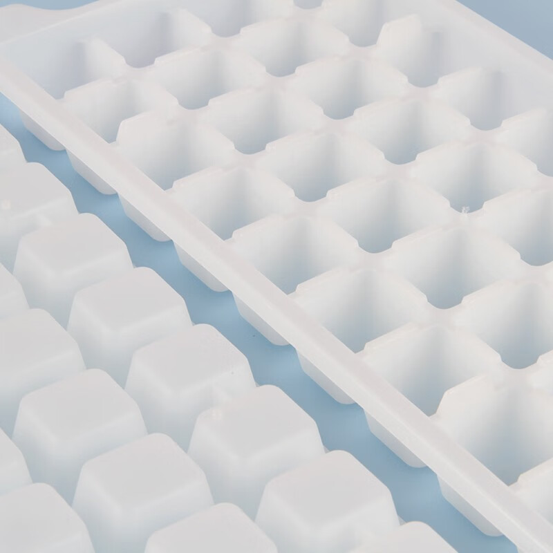 多奈屋冰块盒子自制冰块制冰盒模型带盖密封不窜味冰块模具听说夏天冰凉茶是必不可少的，你们会做不？
