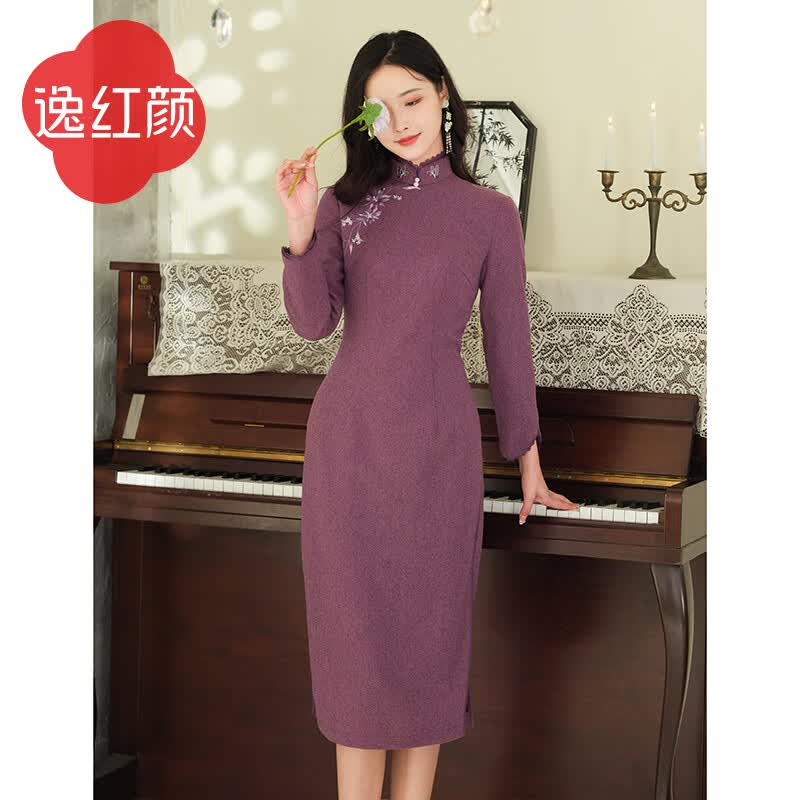 逸紅顔（E.Beauty）逸红颜潇湘2023年秋冬新款毛呢改良旗袍连衣裙女复古气质款 紫色中长款 S属于什么档次？