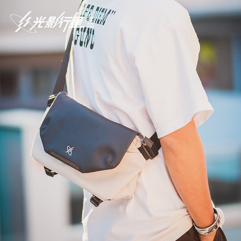 光影行星 小包腰包胸包斜挎男潮流休闲运动机能挎肩斜背潮牌轻奢ipad平板电脑包 星云-米白灰 中号