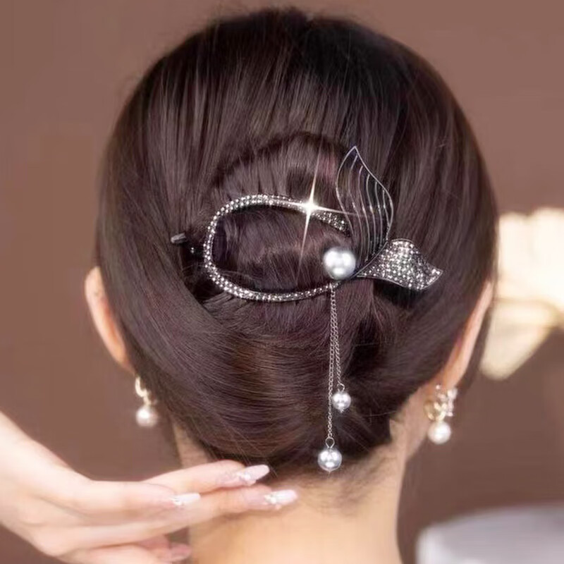 鸿颖港澳轻奢鱼尾流苏扭扭夹盘发神器后脑勺一字夹大号发卡今年流行的