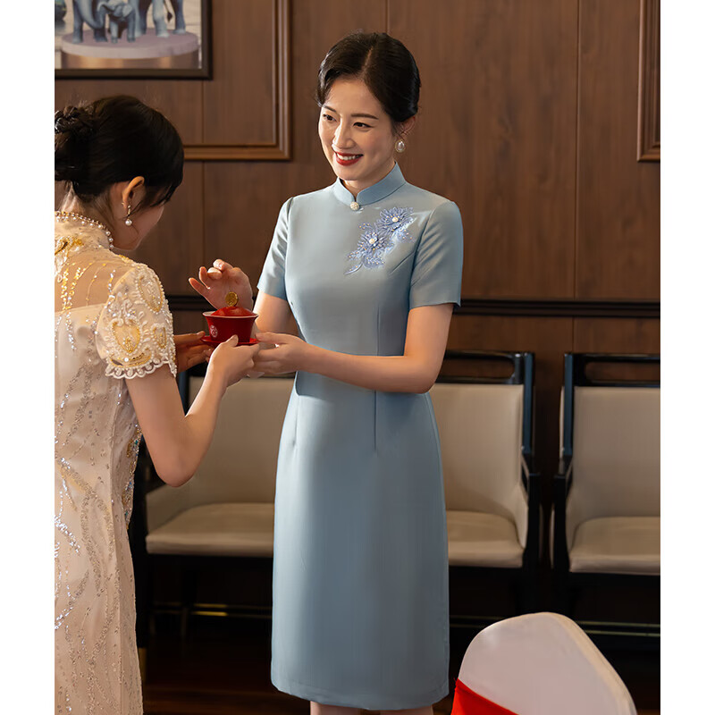 沐怡佳涵喜婆婆婚宴时尚礼服喜婆婆婚宴结婚礼服妈妈装小个子蓝色改良旗袍 濯清涟-蓝 L属于什么档次？