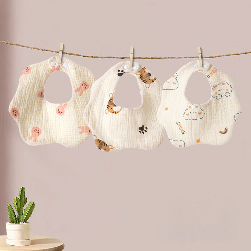 婴儿纱布花瓣围嘴儿童口水巾360度旋转新生儿围兜防吐奶 邹布防水围嘴-粉兔派对