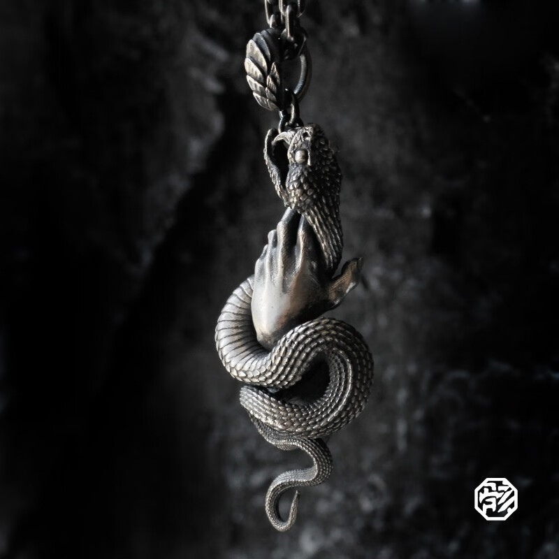 骸首饰原创设计 擒蛇之手蛇形吊坠925银银银男女复古小众暗黑国潮风