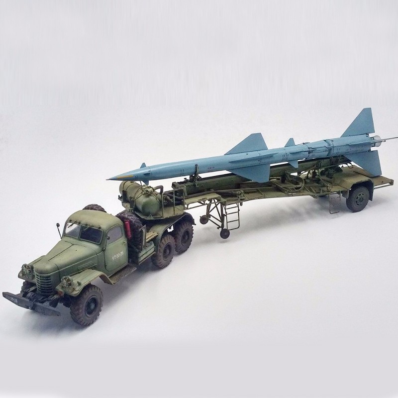 小号手军事拼装模型 1/35中国-2地对空导弹卡车防空导弹运输车 00205