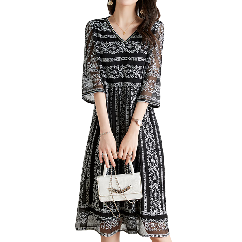 莎妮朵羅大碼女裝夏裝新品胖女人遮肚子顯瘦提花雪紡短袖微胖連衣裙18117 黑色 3XL建議160-180斤穿著