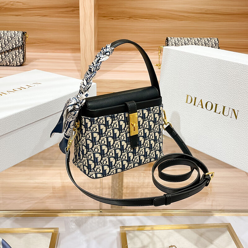 CHEN DIAOLUN百搭实用帆布刺绣包包2024春夏新款水桶包单肩斜跨手提女包妈妈包 图片色 礼盒发货