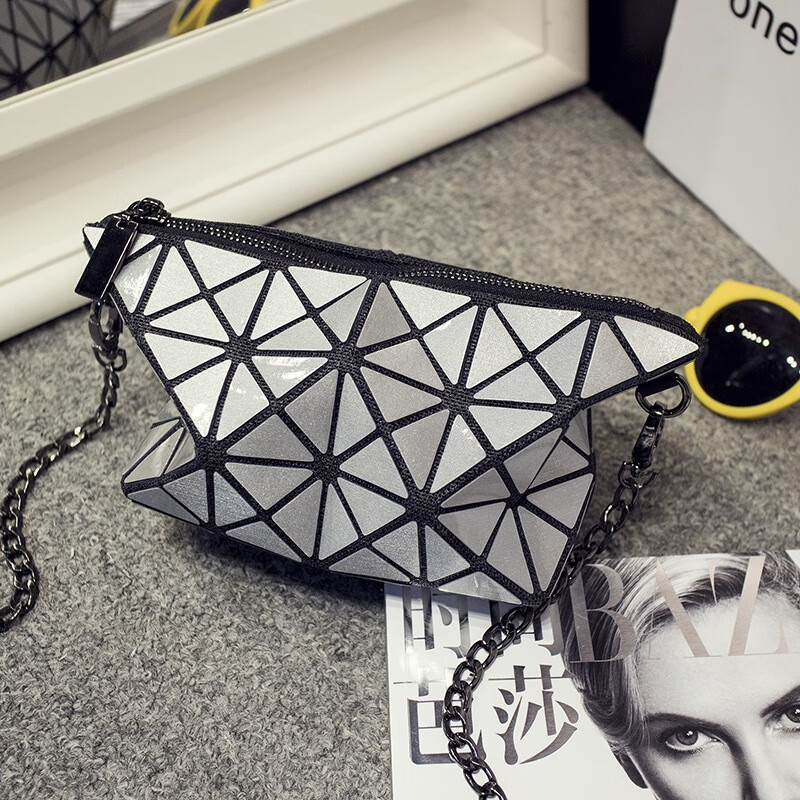 日本同款2024新款夏季几何包镭射菱格包折叠菱形链条包单肩斜挎包
