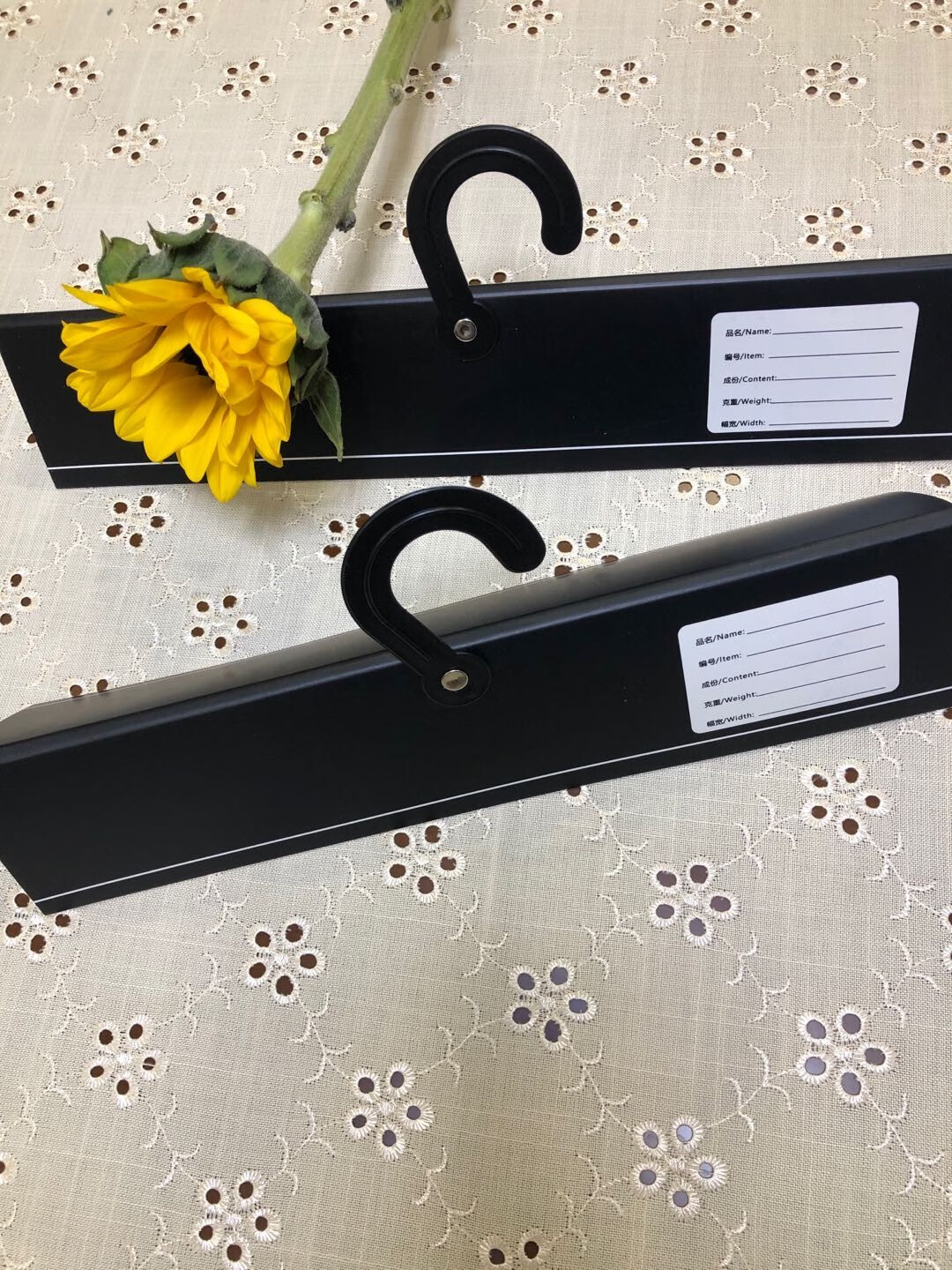 厂家订做纺织挂钩纺织布卡面料吊卡布料挂卡色卡卡头布夹布样挂卡