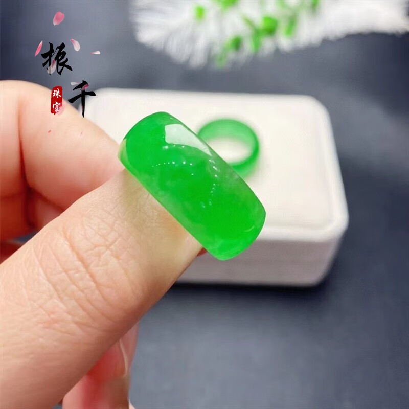 振千缅甸翡翠 冰种飘花辣绿阳绿宽边桶型扳指戒指 指环男女款 满绿 23号使用感如何?