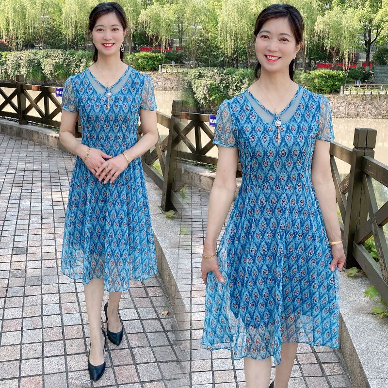 衣服大妈款连衣裙中老年女装50-60岁气质妈妈连衣裙女中 蓝色斜格花纹