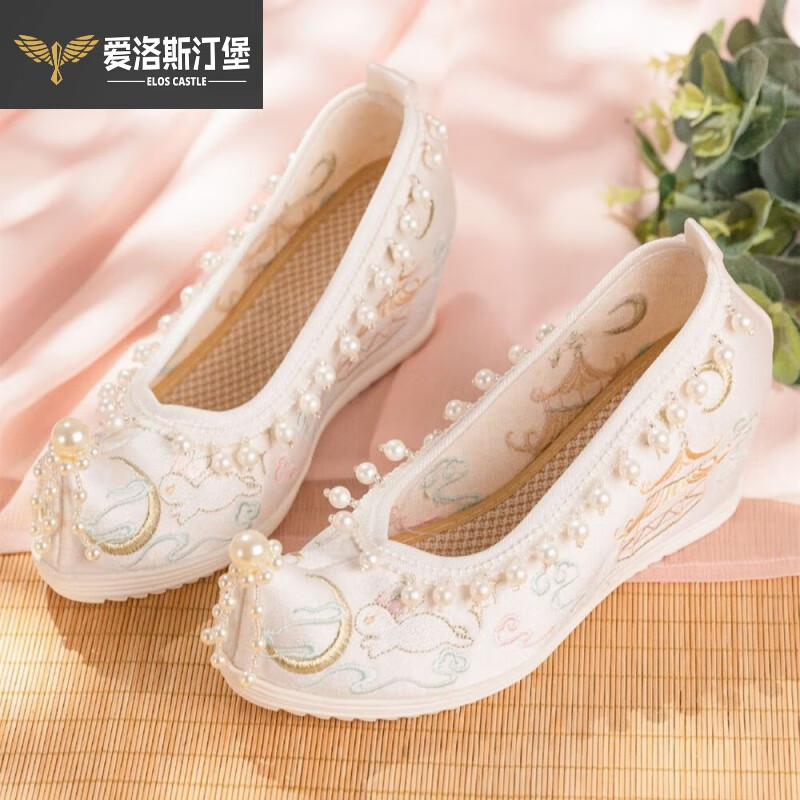 爱洛斯汀堡（Elos Castle）绣花鞋女春季新款古风汉服鞋子女内增高翘头搭配古装刺绣元素布鞋 白色 广寒宫后跟6厘米 36怎么看?