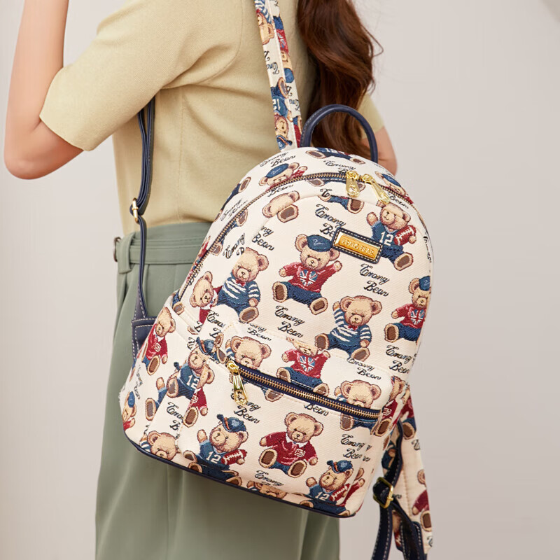 小熊依恋双肩包女轻便旅行包小众设计学院风学生书包大容量户外双肩