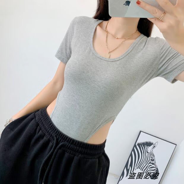 金彩潼星辣妹女生露腰短款t恤上衣潮风卡其短袖连体女大码高腰高叉