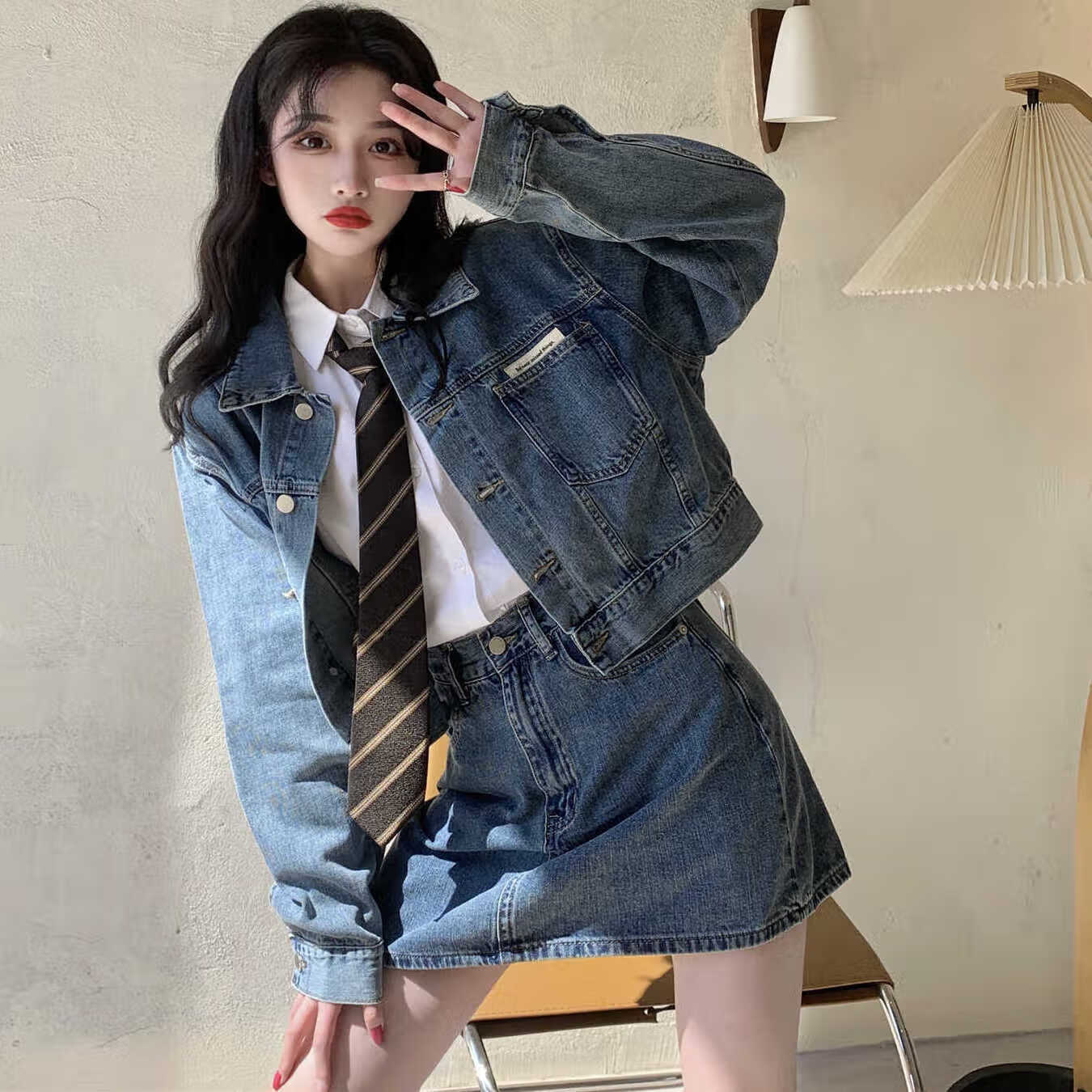 云翔四海套装女盐系2023春秋韩版炸街短款宽松牛仔长袖外套短裙两件套