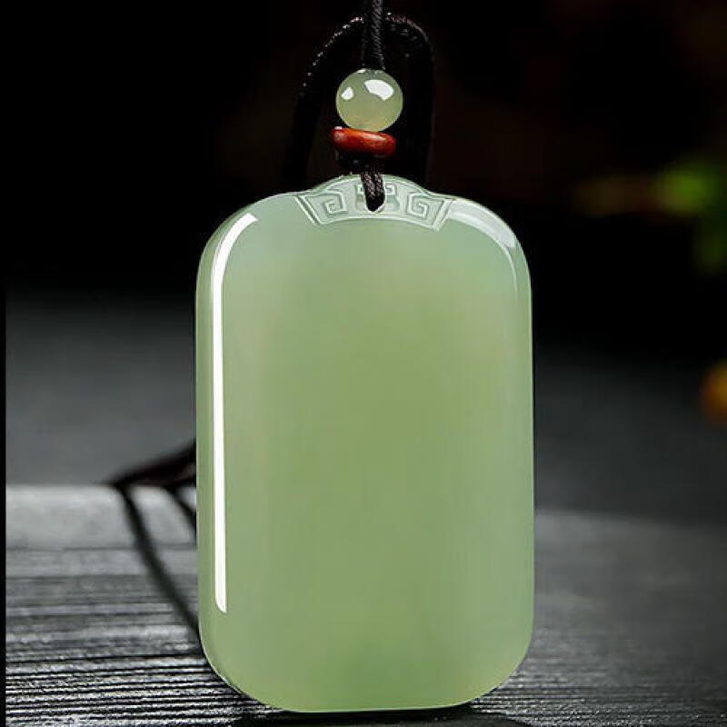 饰由美和田玉无事牌 男平安浅鸭蛋青吊坠女款玉石面包牌玉坠