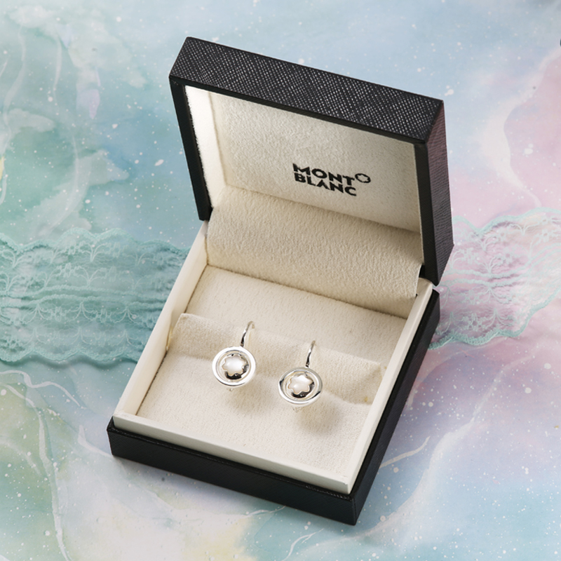 万宝龙银色耳环