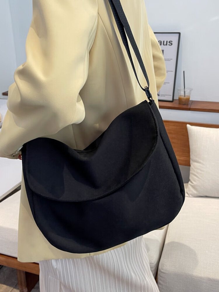 dcloud女包斜挎包女尼龙布女士大学生上课通勤大容量闲潮牌复古饺子包