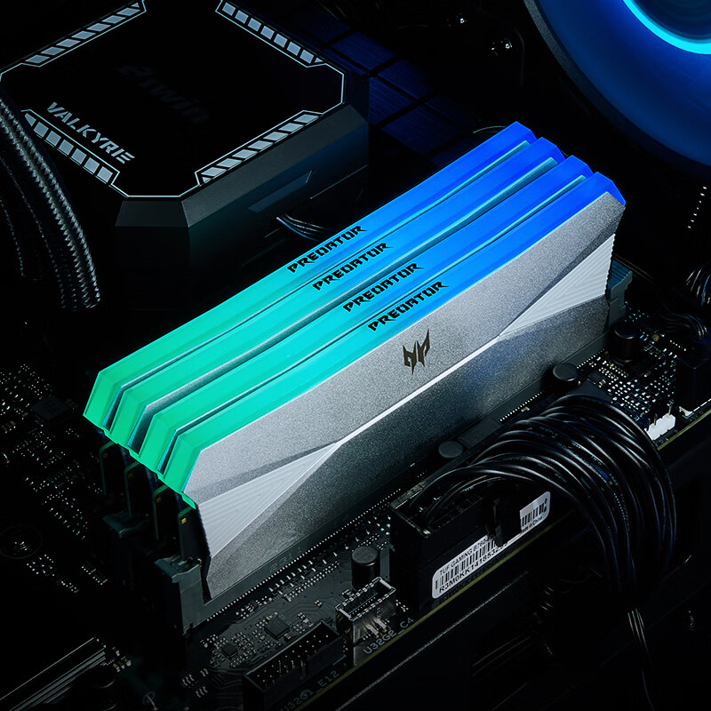 宏碁掠夺者（PREDATOR）64G(32G×2)套装 DDR5 6400频率 台式机内存条 Hera影锋系列 RGB灯条(C32) 冰戟银 AI电脑配件